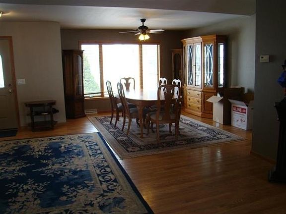 3rd image of 21 Park View Gln