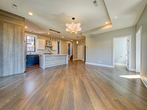 3rd image of 1436 W Blackhawk St #3R