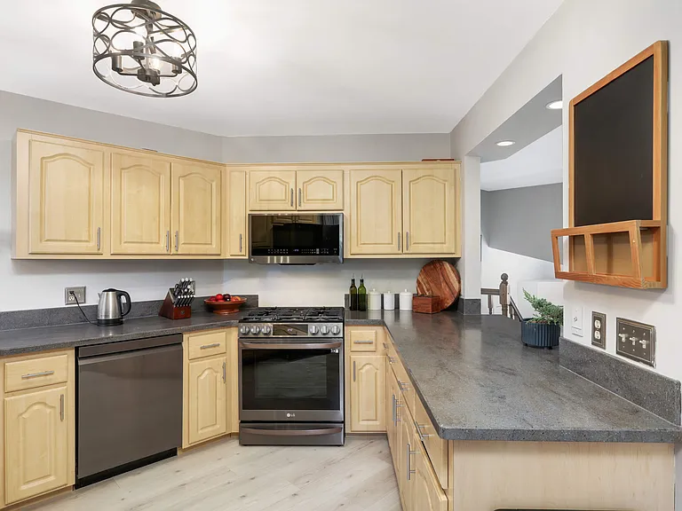 9523 Parkside Trl N — Photo 5