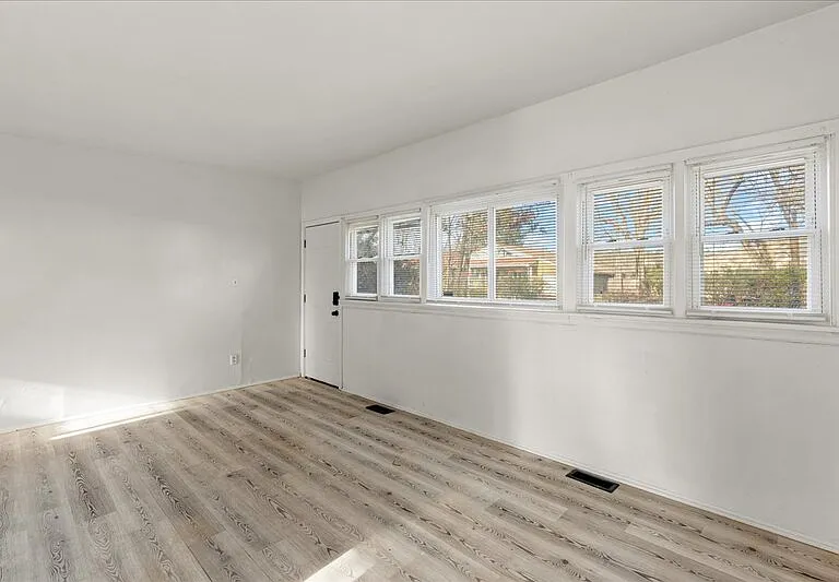 28 Crescent Dr — Photo 8