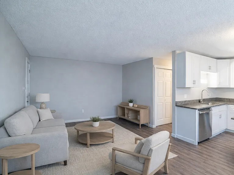 Hawk Point Apartments — Photo 5