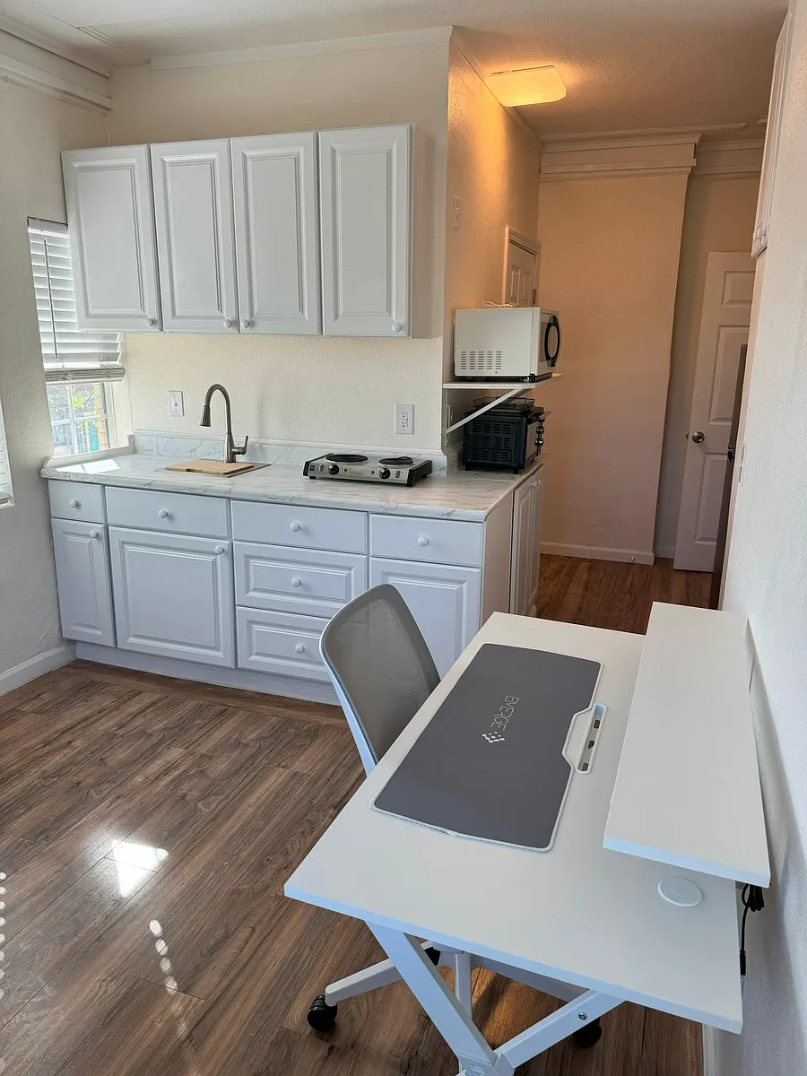 Building Photo - 3127 Raymond Ave #4
