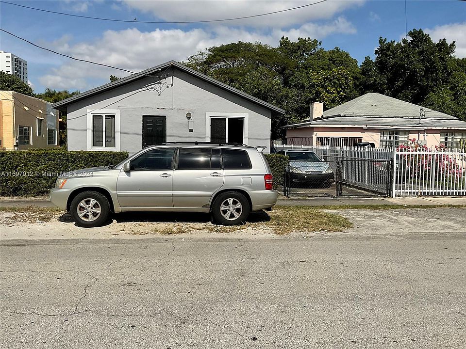 2nd image of 3121 SW 23rd Ter
