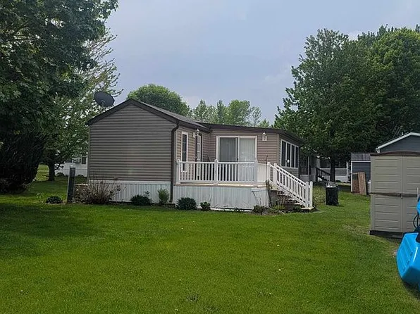 8 Whites Ln #A, Grand Isle, VT 05458