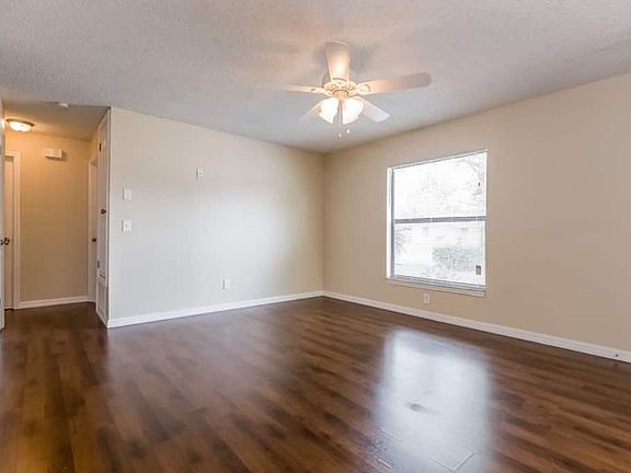 4th image of 527 E Grandview Way