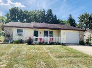 103 W Fairlane Dr, Hartford City, IN 47348