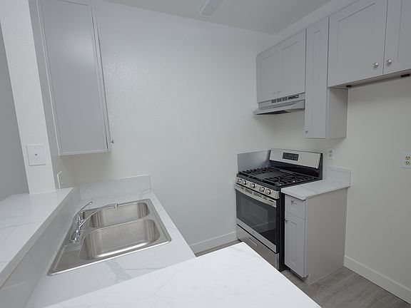 4th image of 1335 N La Brea Ave APT 303