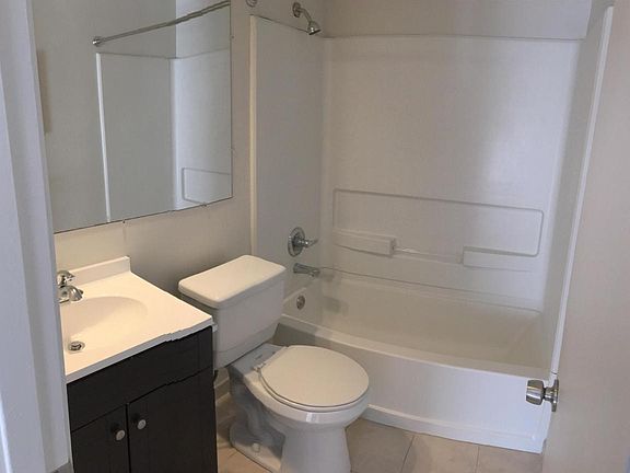 5th image of 3521 Walnut St APT 8