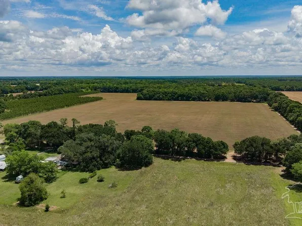 18 Three Oaks Ln, Milton, FL 32571