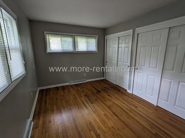 398 Collingwood Ave — Photo 8
