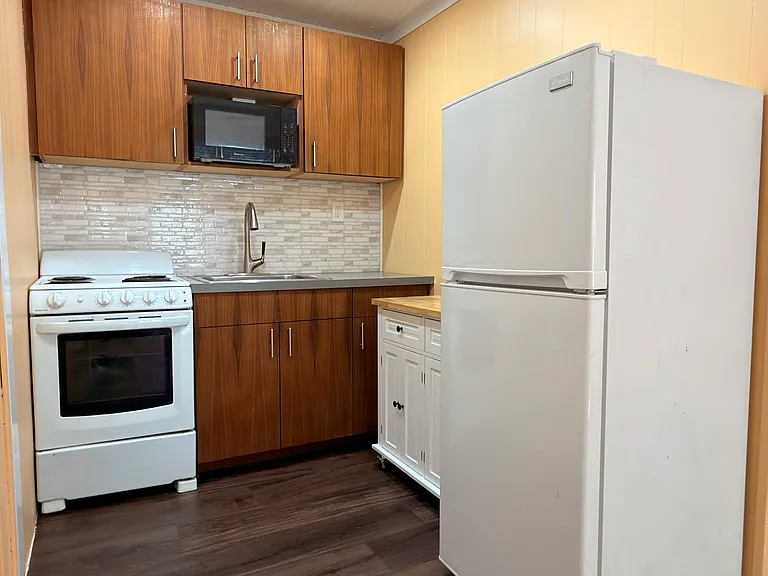 277 Auborn Ave — Photo 7