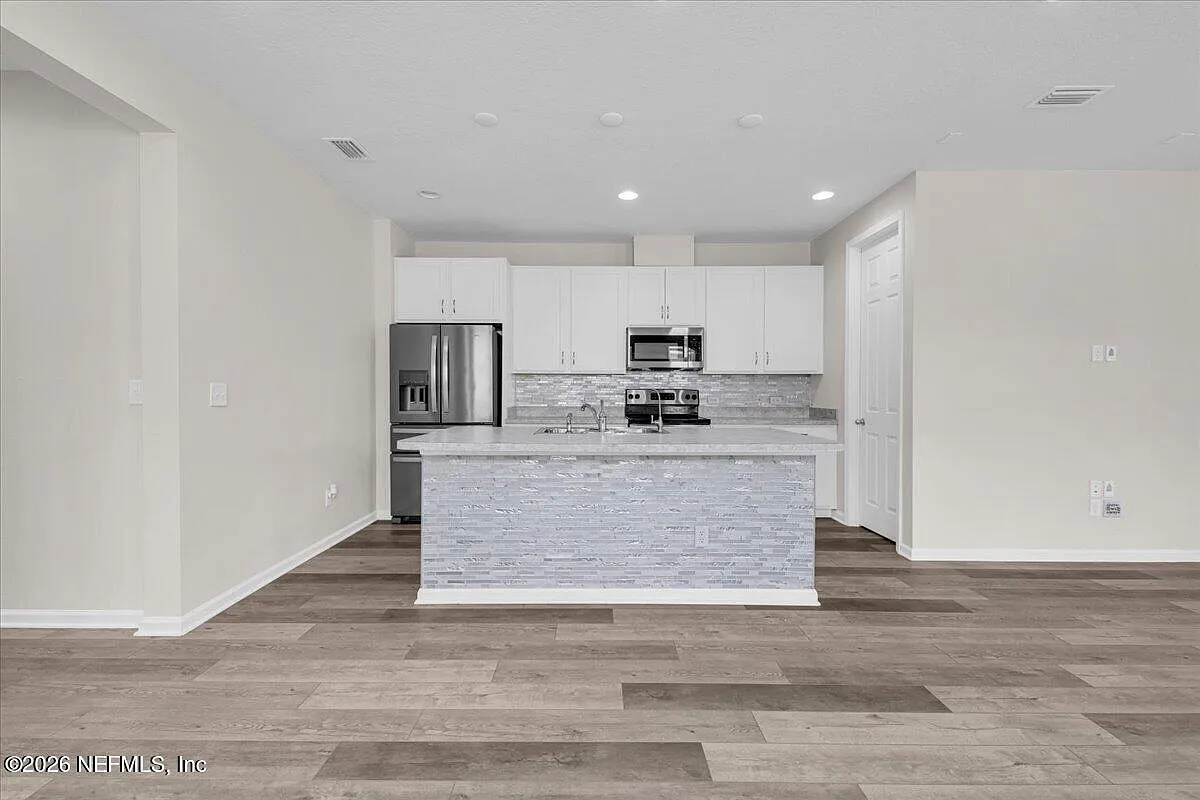 4 bed, 3.0 bath, 1896 sqft, $2,200 — Photo 3