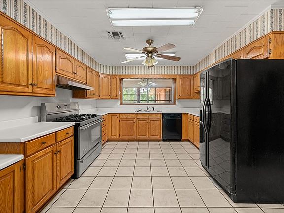 3rd image of 1062 Horseshoe Dr