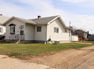 414 10th Ave W, Williston, ND 58801