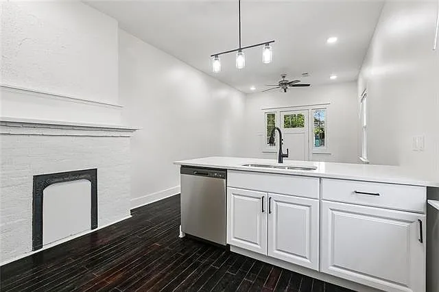 4023 Franklin Ave — Photo 4