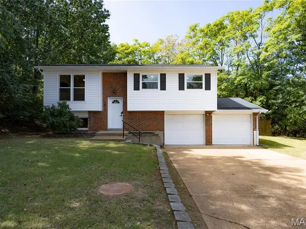 5015 Country Ridge Dr, Imperial, MO 63052