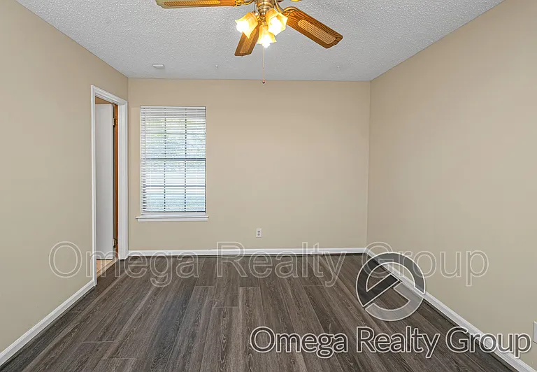 5827 Darien Dr — Photo 15