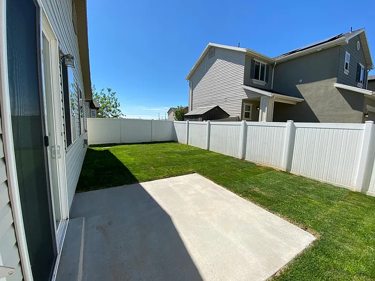 1140 York Dr — Photo 15