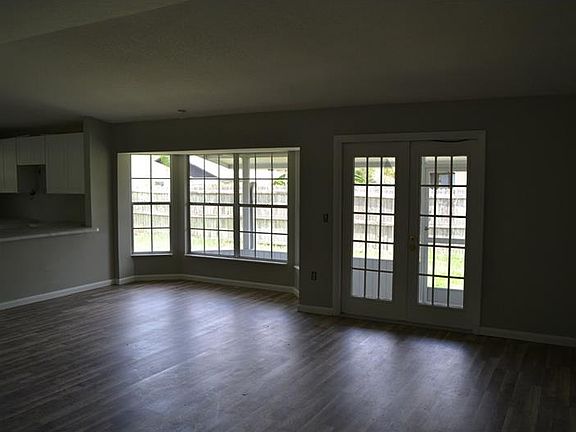 4th image of 1324 Primrose Ct