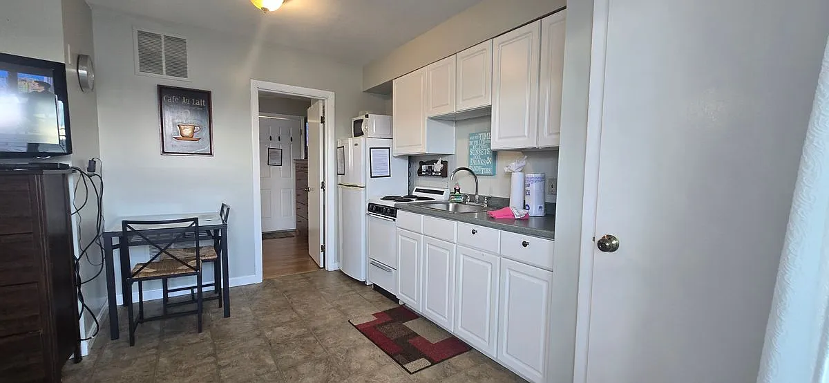 1 bed, 1.0 bath, 352 sqft, $1,600 — Photo 4