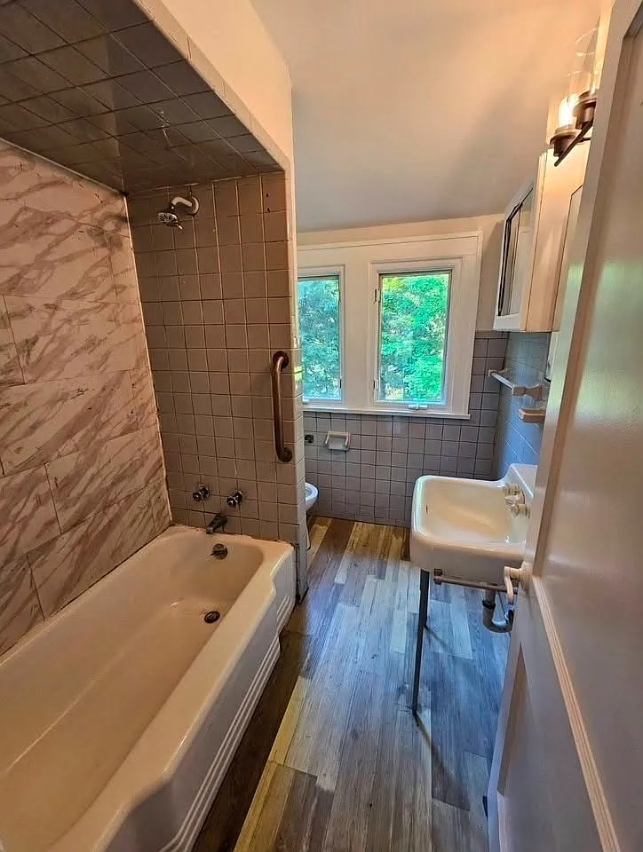 4 bed, $2,800 — Photo 2