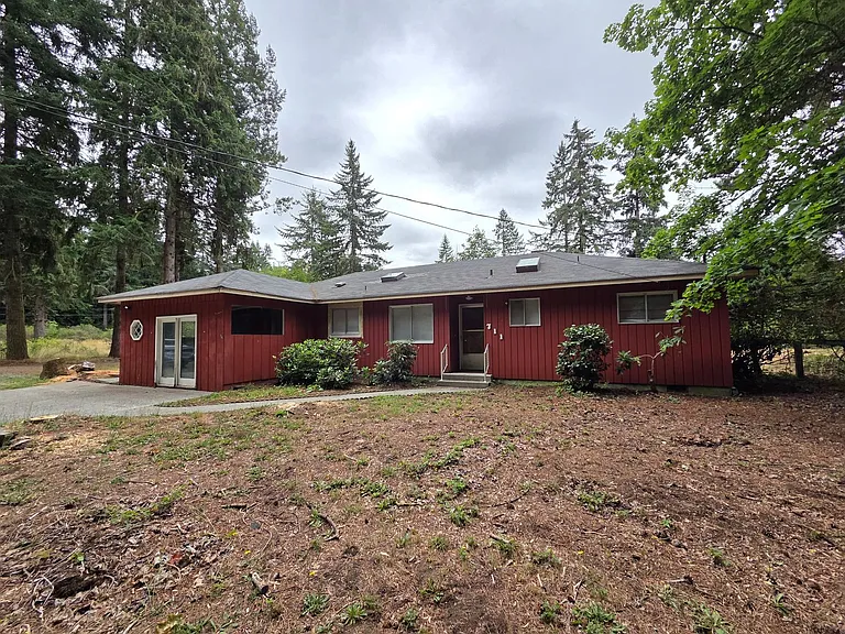 711 83rd Ave SW — Photo 1