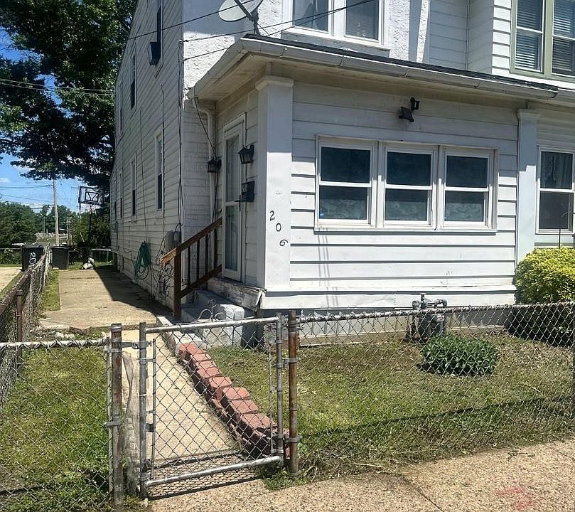 1st image of 206 Harvey Ave