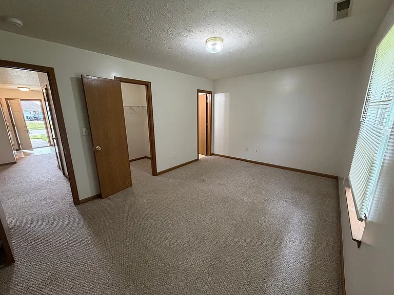 3516 Thornhill Cir W — Photo 8