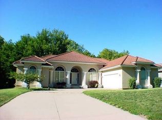 307 SW Whitehall Ln, Topeka, KS 66606