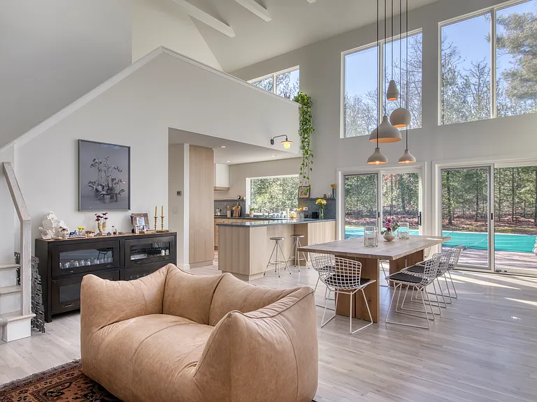 7 Chatfields Ln — Photo 2
