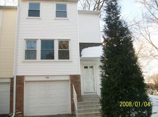 1008 Portland Dr, Schaumburg, IL 60194