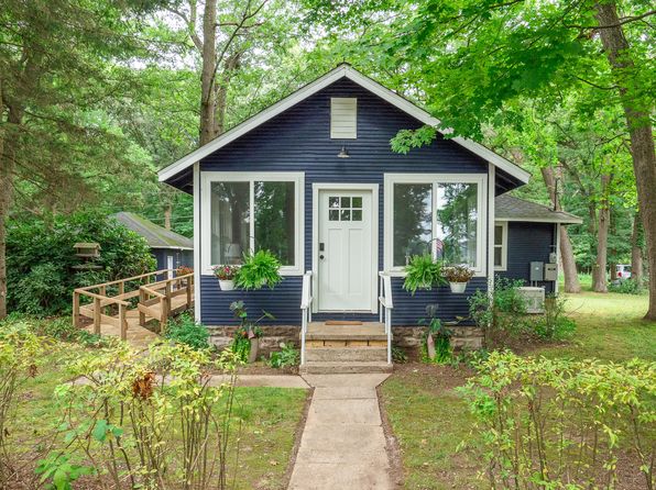 52212 Sheridan Rd, Paw Paw, MI 49079