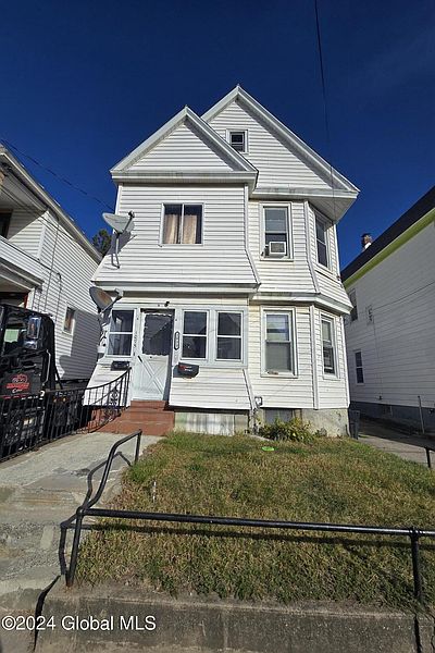 2nd image of 1075 Congress Street