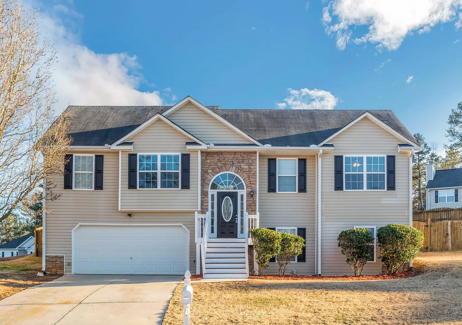 Huge 4/5 bedrooms 3 bath in Douglas County — Photo 1