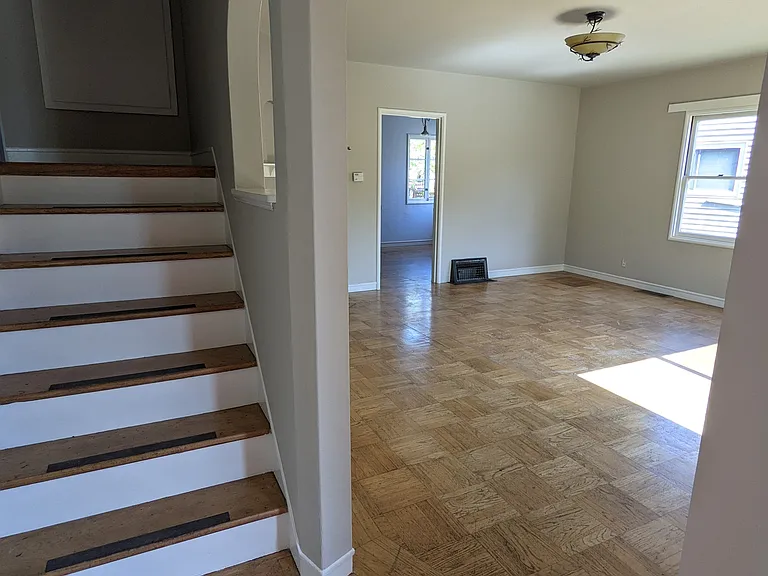 207 Benson Ave — Photo 4