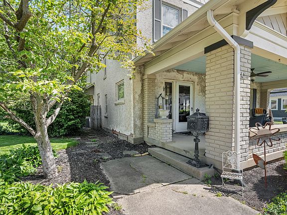 4th image of 224 E Walnut St