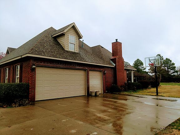 2nd image of 3712 N Hayfield Cir