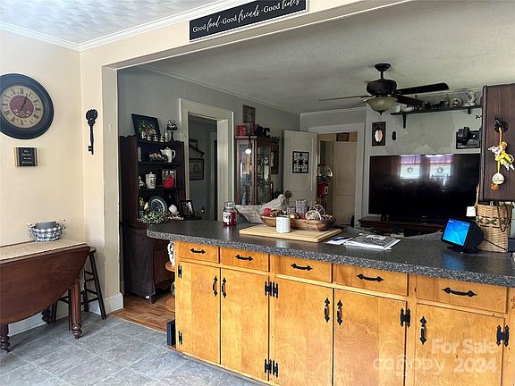 4th image of 3133 Catawba St
