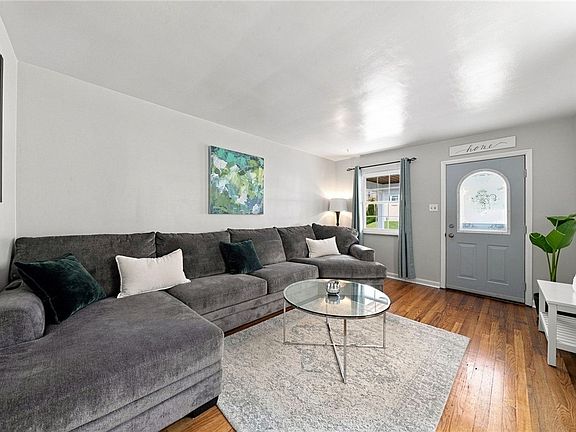 3rd image of 744 Mayville Ave
