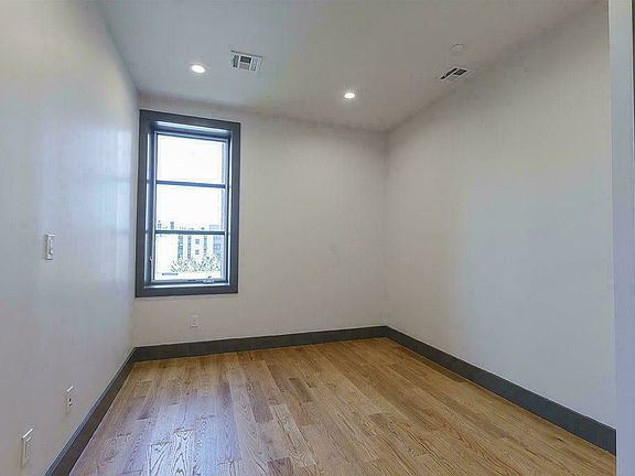 2nd image of 182 Jefferson St #3A