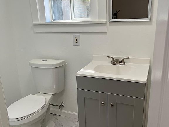 5th image of 390 1/2 Kaer Ave