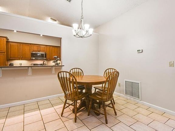 5th image of 1576 Fentress Ave