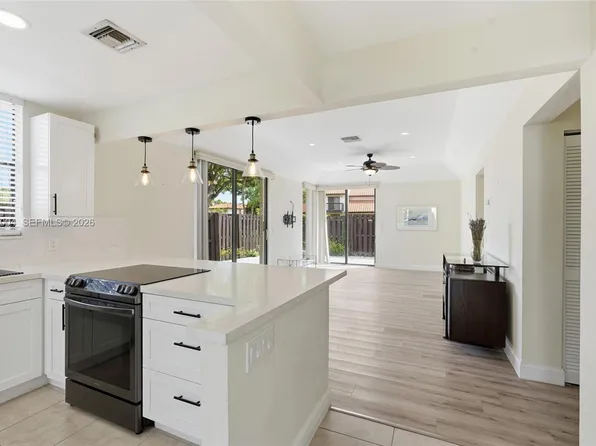 5726 Fox Hollow Dr APT A, Boca Raton, FL 33486