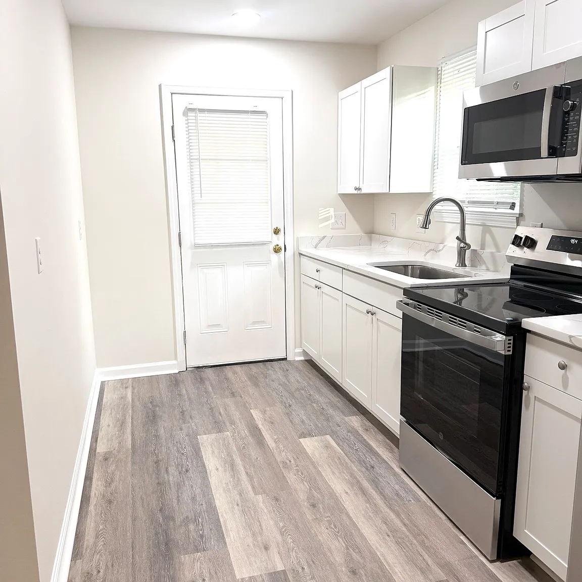 2 bed, 1000 sqft, $1,400 — Photo 4