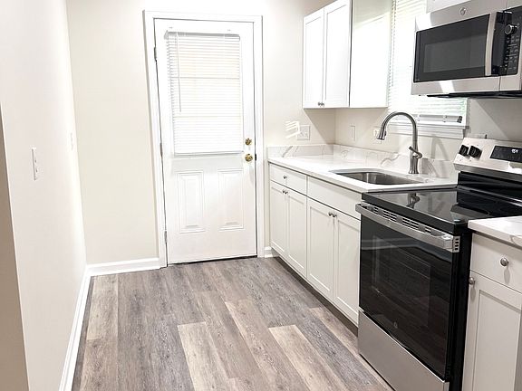 4th image of 1424 Brown St #B
