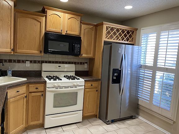 4th image of 16 Seneca Dr #1032