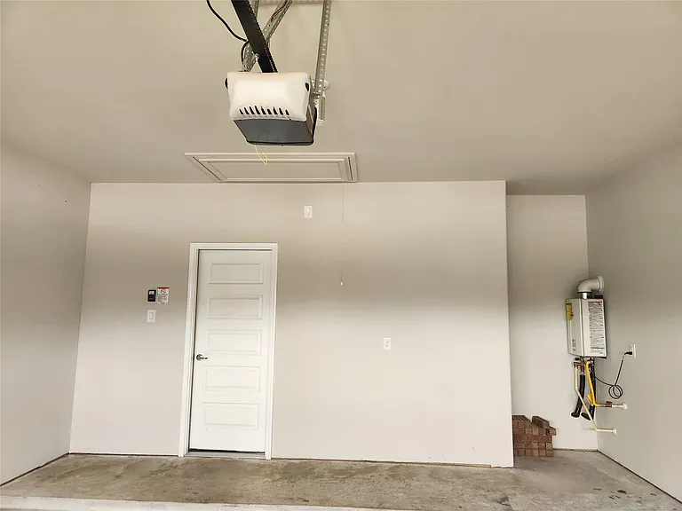 8519 Golden Field Dr — Photo 22
