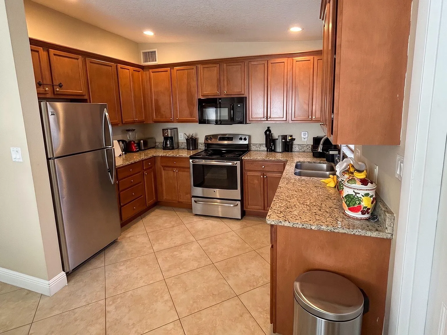 1 bed, 1.0 bath, 1227 sqft, $1,364 — Photo 3
