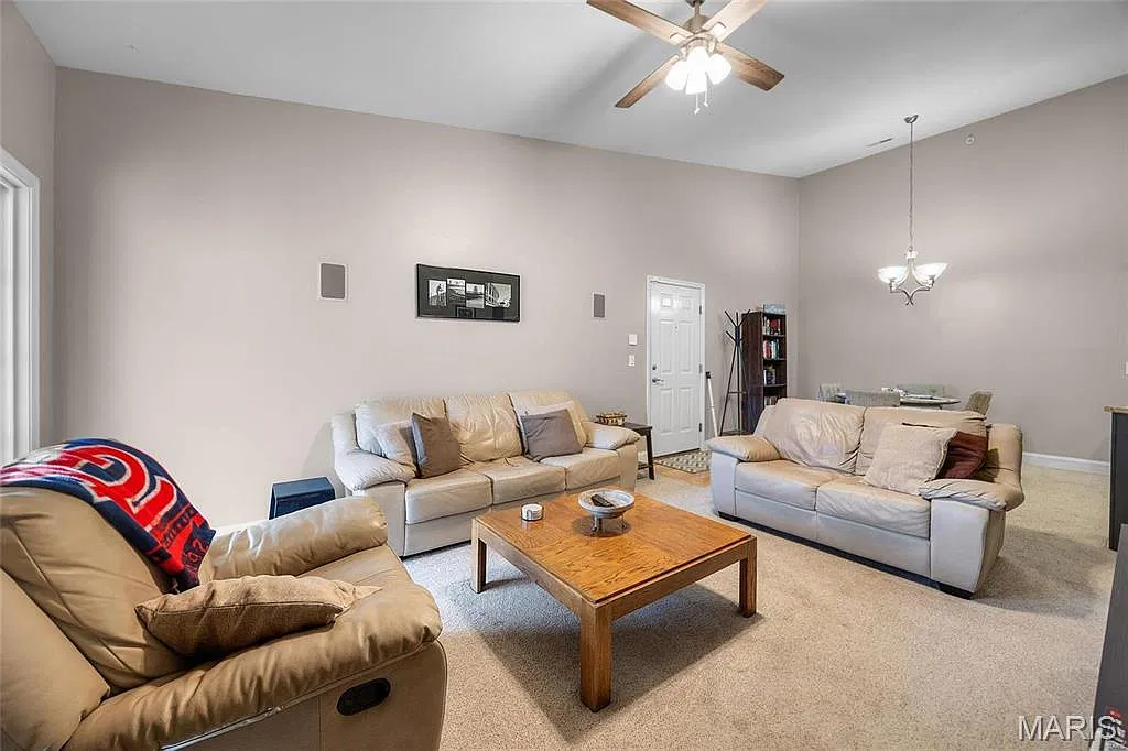 2 bed, 980 sqft, $1,500 — Photo 4