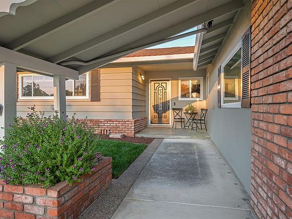 3rd image of 2464 Cordoba Way